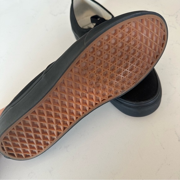 Vans Authentic Shoe in all black size: 8.5 M/ 10 W - Picture 4 of 5